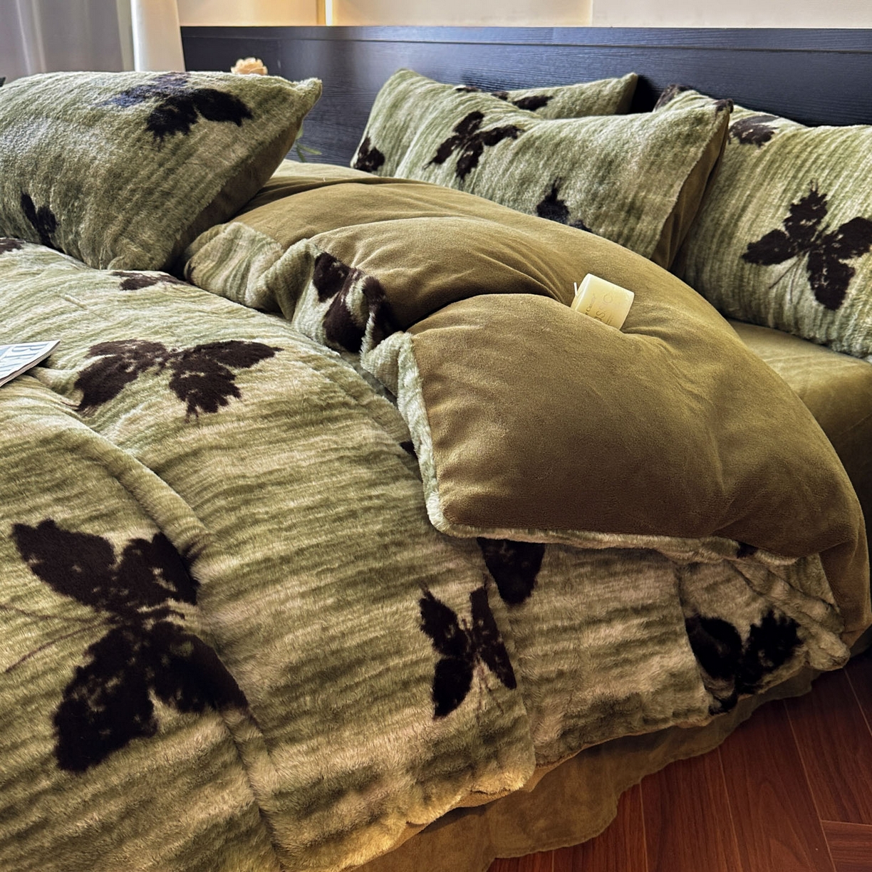 91家纺网 家纺一手货源 找家纺 金阳光家纺 2025新款A类高克重兔毛绒保暖印花牛奶绒四件套 美拉德系列 美拉德-蝶舞绿