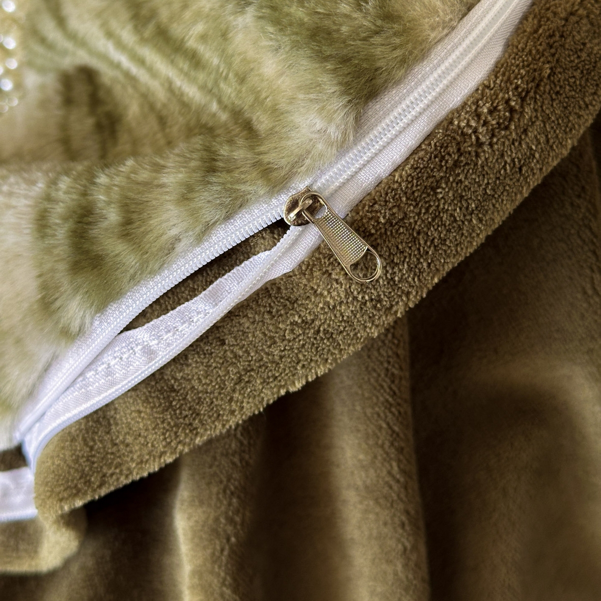 91家纺网 家纺一手货源 找家纺 金阳光家纺 2025新款A类高克重兔毛绒保暖印花牛奶绒四件套 美拉德系列 美拉德-蝶舞绿