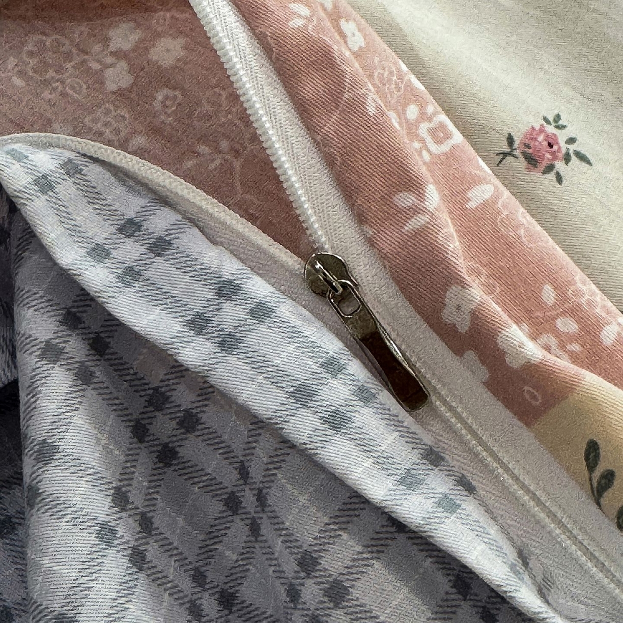 91家纺网 家纺一手货源 找家纺 缦纱 2025新款全棉纯棉小清新喷气13372印花40支纯棉四件套 花田漫步