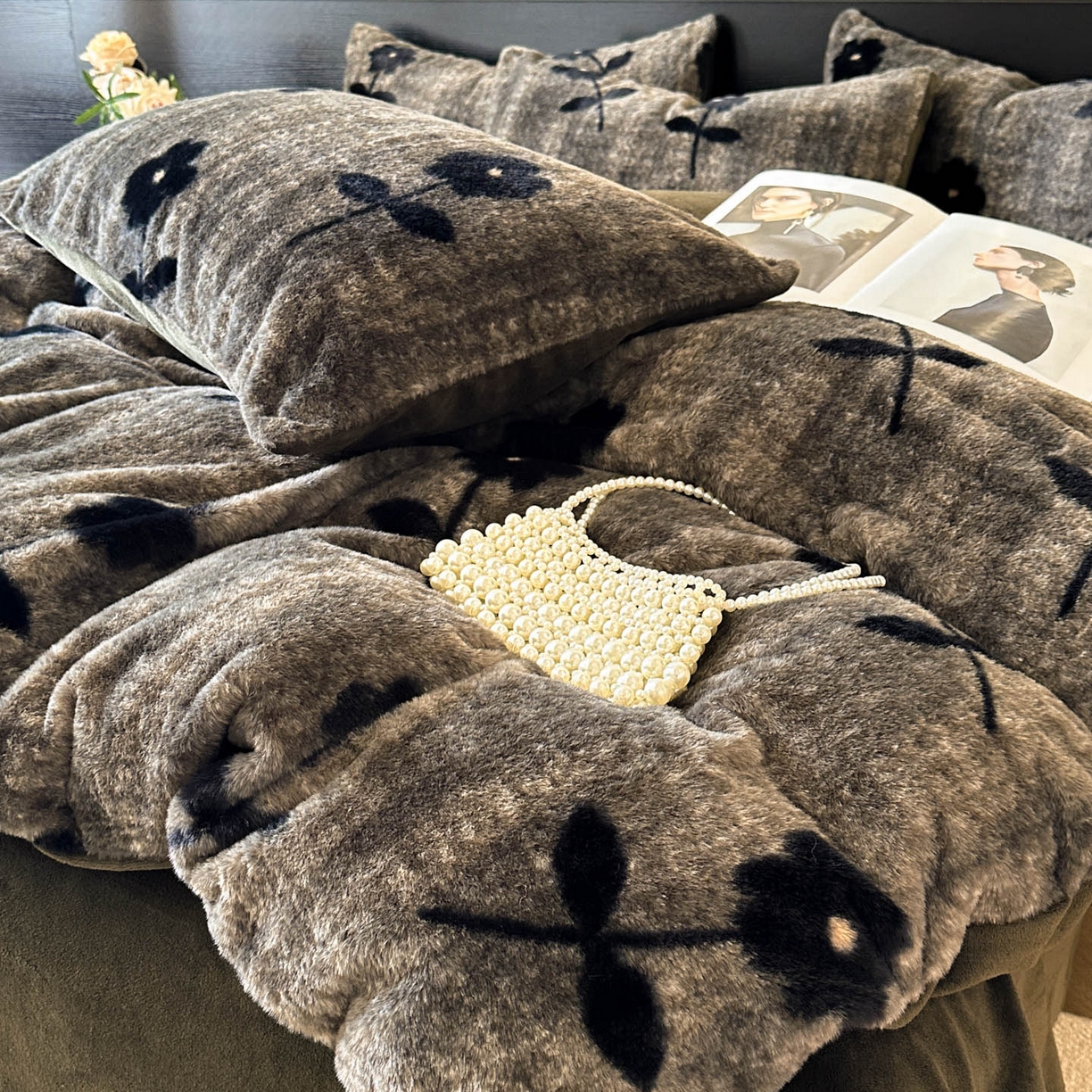 91家纺网 家纺一手货源 找家纺 金阳光家纺 2025新款A类高克重兔毛绒保暖印花牛奶绒四件套 美拉德系列 美拉德-花语