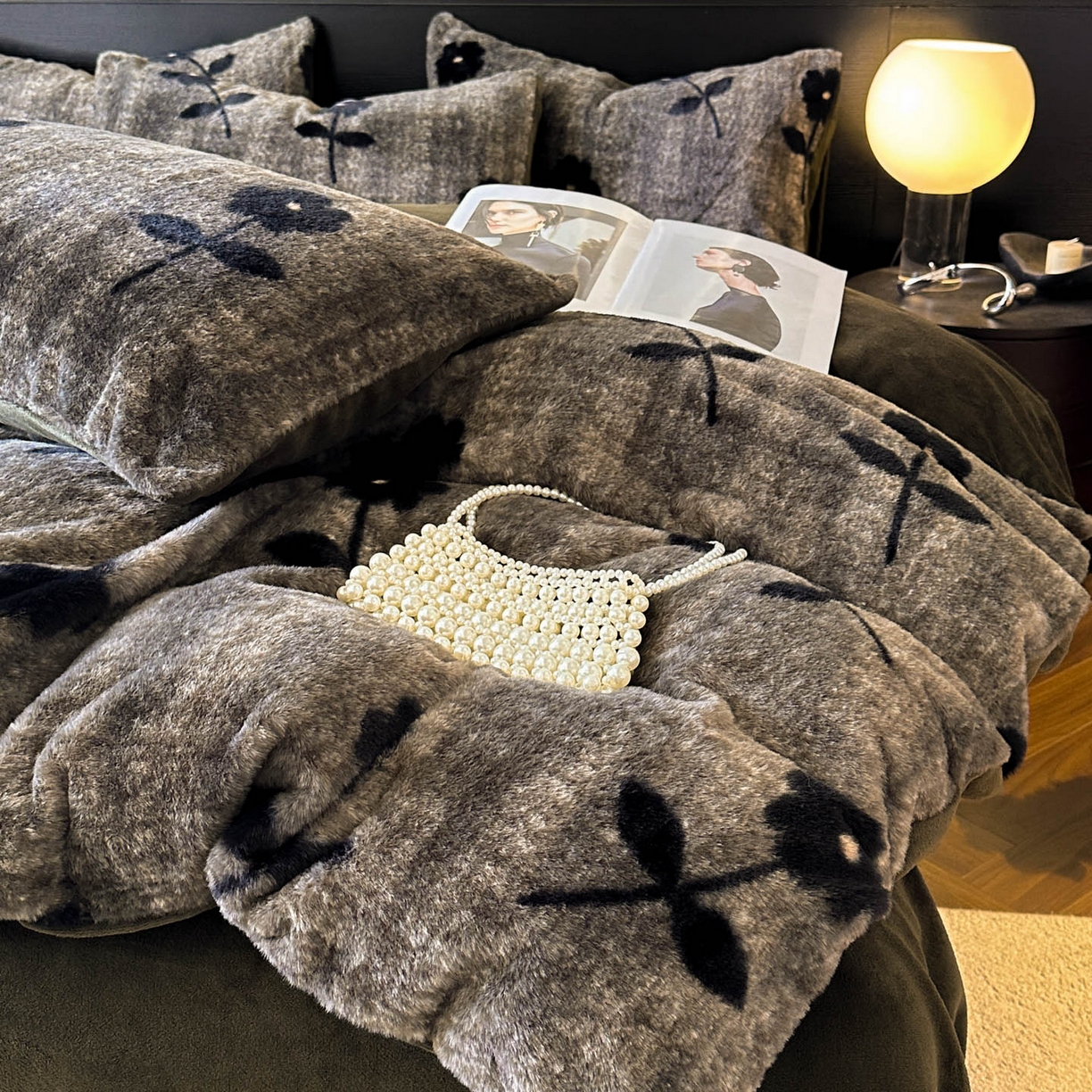 91家纺网 家纺一手货源 找家纺 金阳光家纺 2025新款A类高克重兔毛绒保暖印花牛奶绒四件套 美拉德系列 美拉德-花语