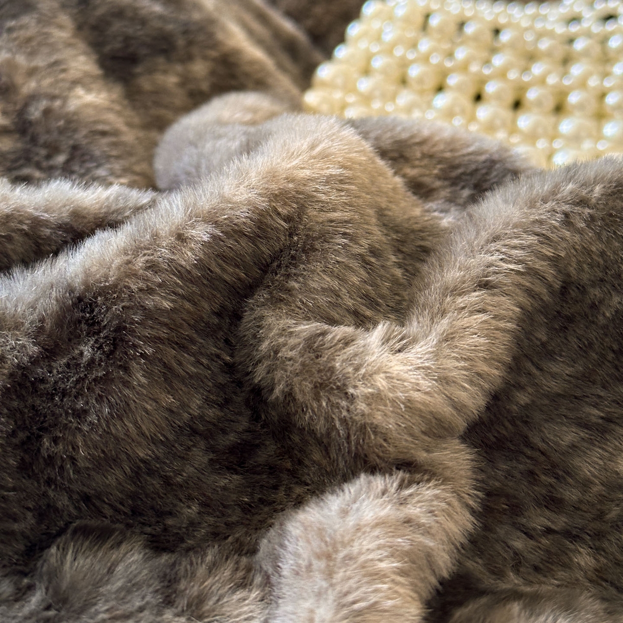 91家纺网 家纺一手货源 找家纺 金阳光家纺 2025新款A类高克重兔毛绒保暖印花牛奶绒四件套 美拉德系列 美拉德-花语