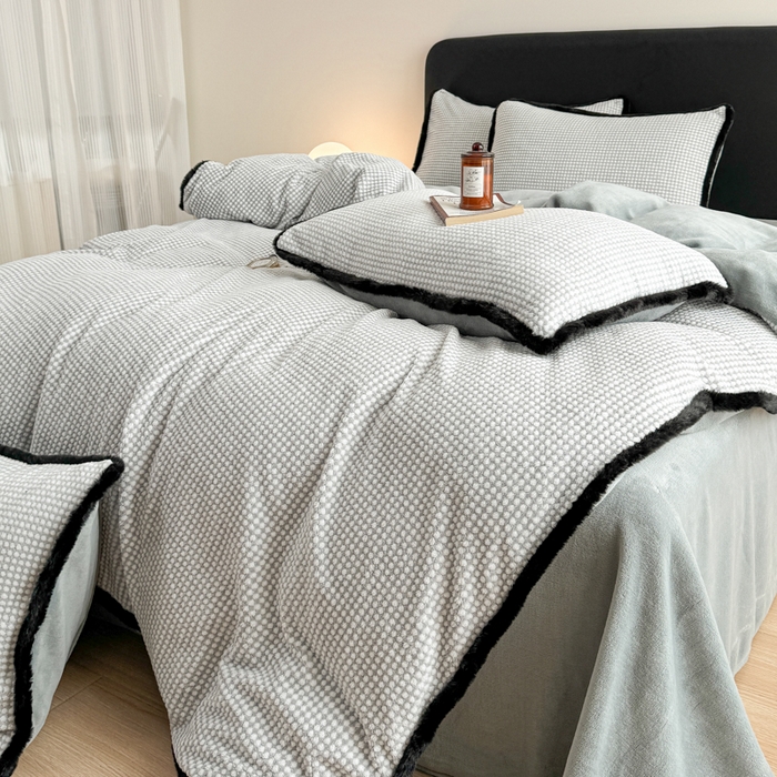 91家纺网 家纺一手货源 找家纺 KA家纺 2025冬兔毛边阳离子提花牛奶绒四件套 温雅系列 温雅灰