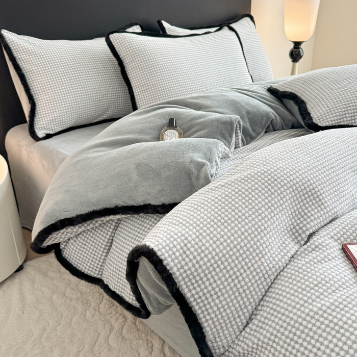 91家纺网 家纺一手货源 找家纺 KA家纺 2025冬兔毛边阳离子提花牛奶绒四件套 温雅系列 温雅灰