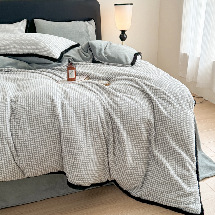 91家纺网 家纺一手货源 找家纺 KA家纺 2025冬兔毛边阳离子提花牛奶绒四件套 温雅系列 温雅灰