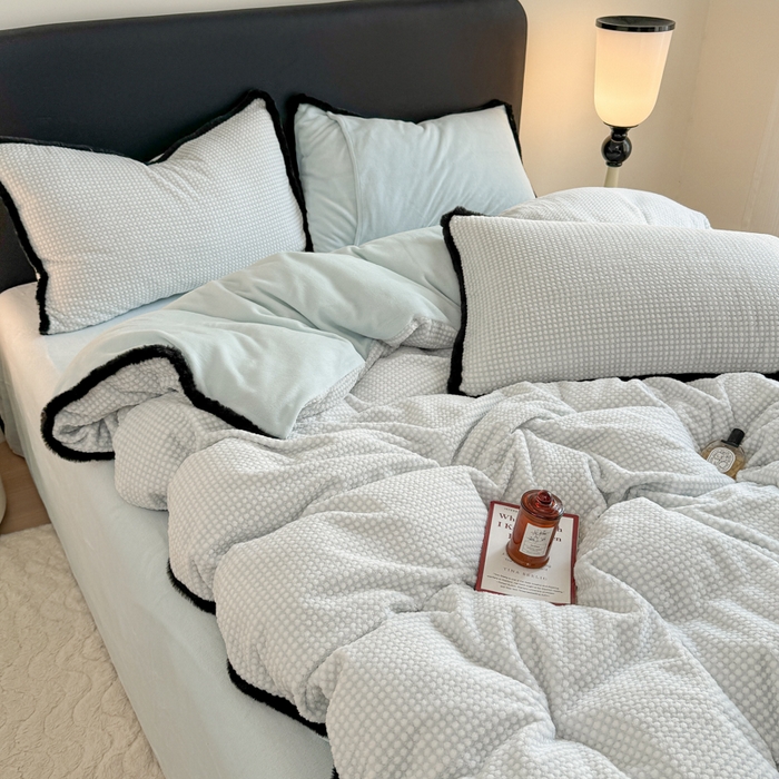 91家纺网 家纺一手货源 找家纺 KA家纺 2025冬兔毛边阳离子提花牛奶绒四件套 温雅系列 温雅蓝