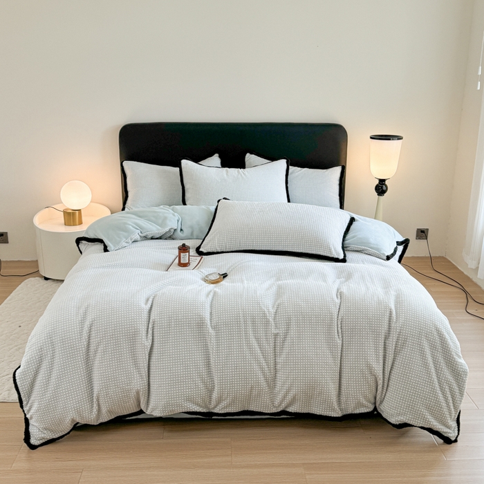 91家纺网 家纺一手货源 找家纺 KA家纺 2025冬兔毛边阳离子提花牛奶绒四件套 温雅系列 温雅蓝