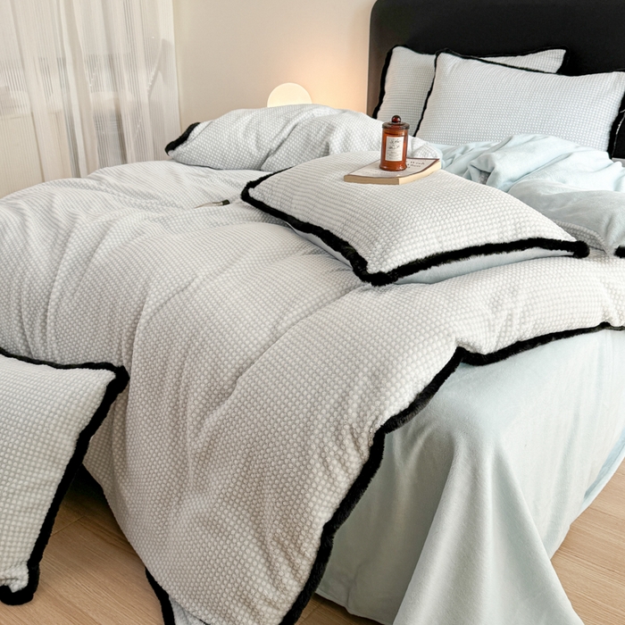 91家纺网 家纺一手货源 找家纺 KA家纺 2025冬兔毛边阳离子提花牛奶绒四件套 温雅系列 温雅蓝