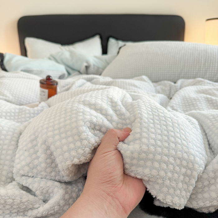 91家纺网 家纺一手货源 找家纺 KA家纺 2025冬兔毛边阳离子提花牛奶绒四件套 温雅系列 温雅蓝