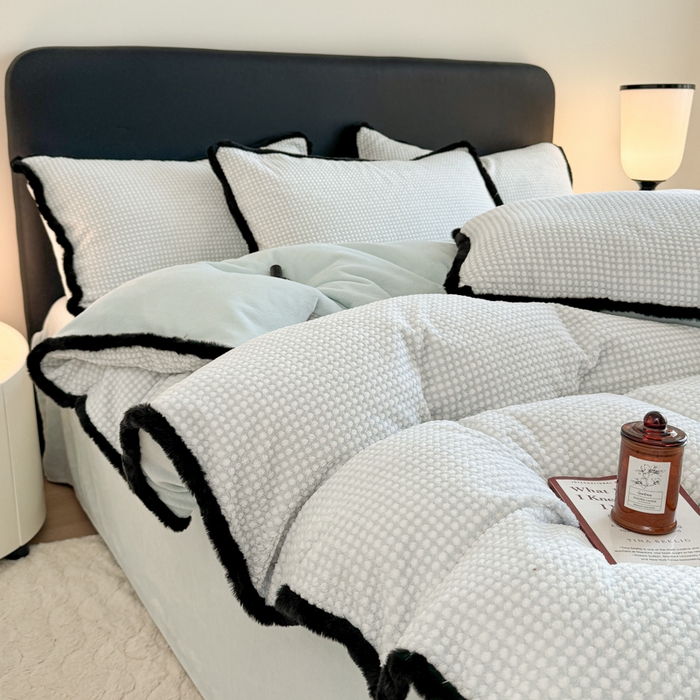 91家纺网 家纺一手货源 找家纺 KA家纺 2025冬兔毛边阳离子提花牛奶绒四件套 温雅系列 温雅蓝