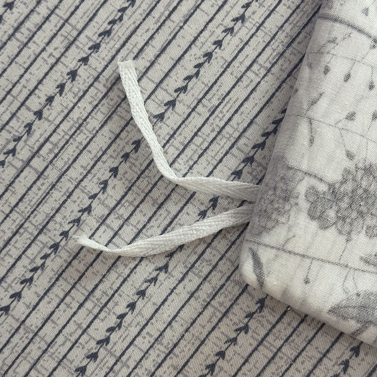 91家纺网 家纺一手货源 找家纺 缦纱 2025新款全棉纯棉小清新喷气13372印花40支纯棉四件套 锦瑟-蓝