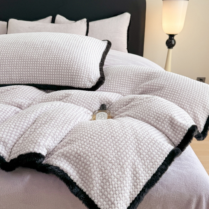 91家纺网 家纺一手货源 找家纺 KA家纺 2025冬兔毛边阳离子提花牛奶绒四件套 温雅系列 温雅紫