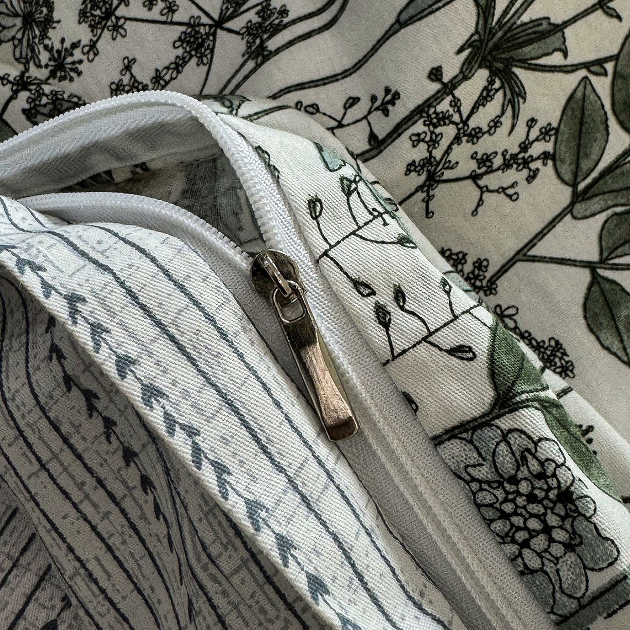 91家纺网 家纺一手货源 找家纺 缦纱 2025新款全棉纯棉小清新喷气13372印花40支纯棉四件套 锦瑟-绿