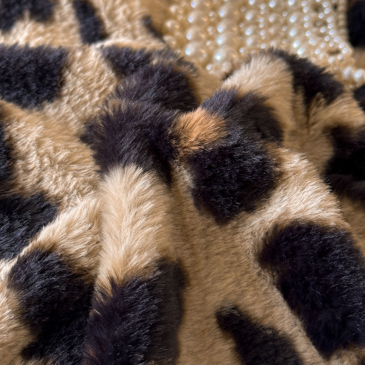 91家纺网 家纺一手货源 找家纺 金阳光家纺 2025新款A类高克重兔毛绒保暖印花牛奶绒四件套 美拉德系列 美拉德-豹纹咖