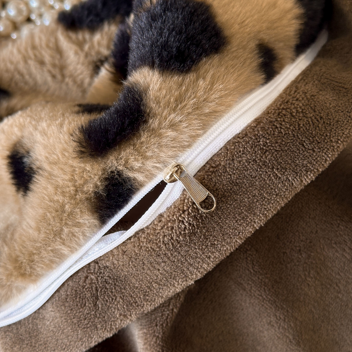 91家纺网 家纺一手货源 找家纺 金阳光家纺 2025新款A类高克重兔毛绒保暖印花牛奶绒四件套 美拉德系列 美拉德-豹纹咖