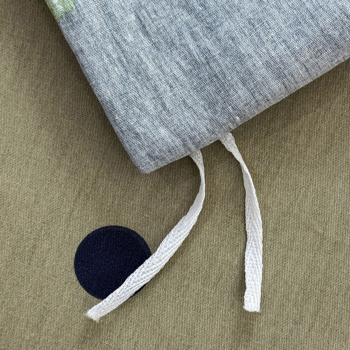 91家纺网 家纺一手货源 找家纺 缦纱 2025新款全棉纯棉小清新喷气13372印花40支纯棉四件套 卡车乐园-灰