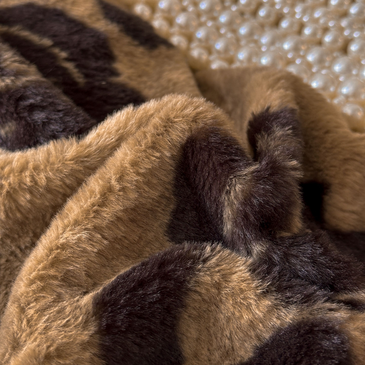 91家纺网 家纺一手货源 找家纺 金阳光家纺 2025新款A类高克重兔毛绒保暖印花牛奶绒四件套 美拉德系列 美拉德-简爱