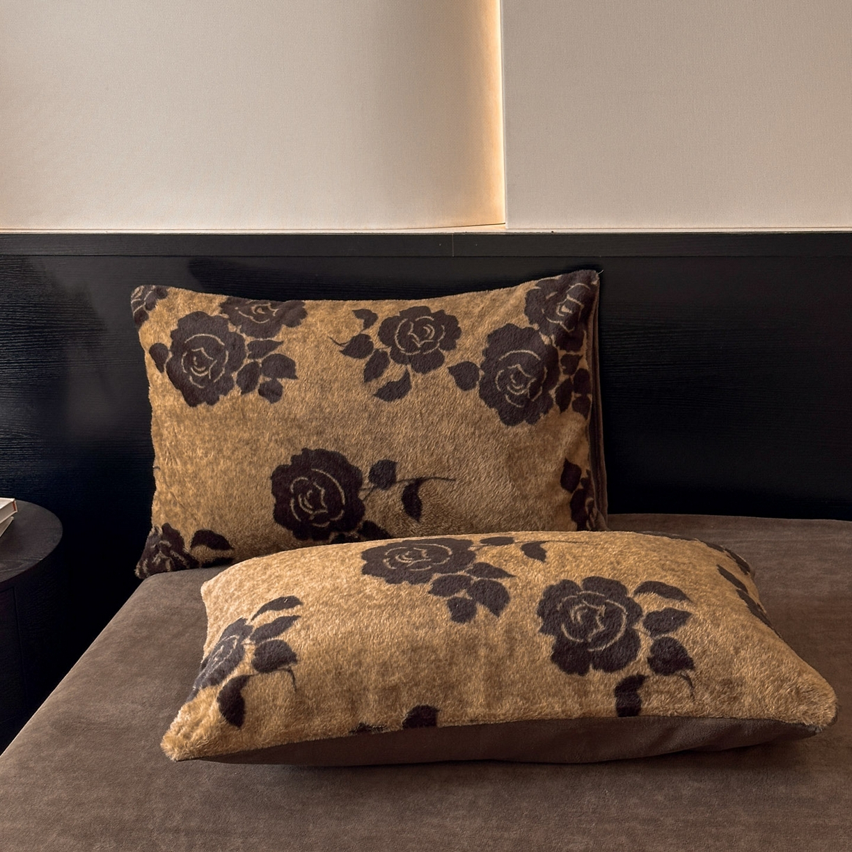 91家纺网 家纺一手货源 找家纺 金阳光家纺 2025新款A类高克重兔毛绒保暖印花牛奶绒四件套 美拉德系列 美拉德-简爱