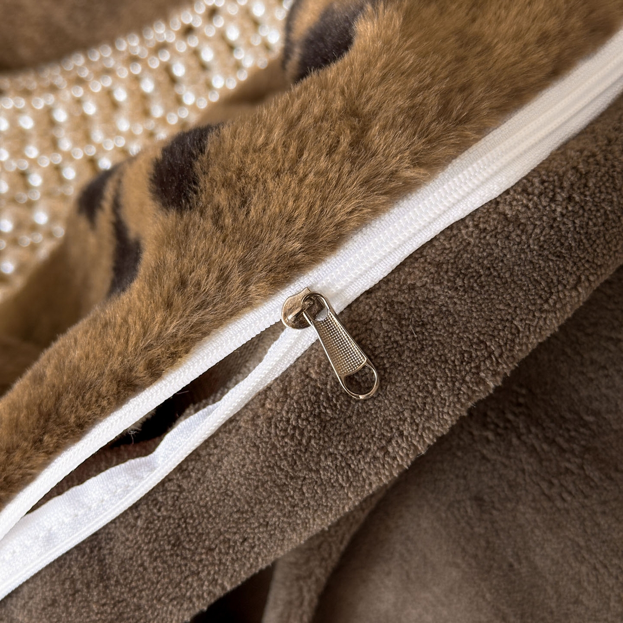 91家纺网 家纺一手货源 找家纺 金阳光家纺 2025新款A类高克重兔毛绒保暖印花牛奶绒四件套 美拉德系列 美拉德-简爱