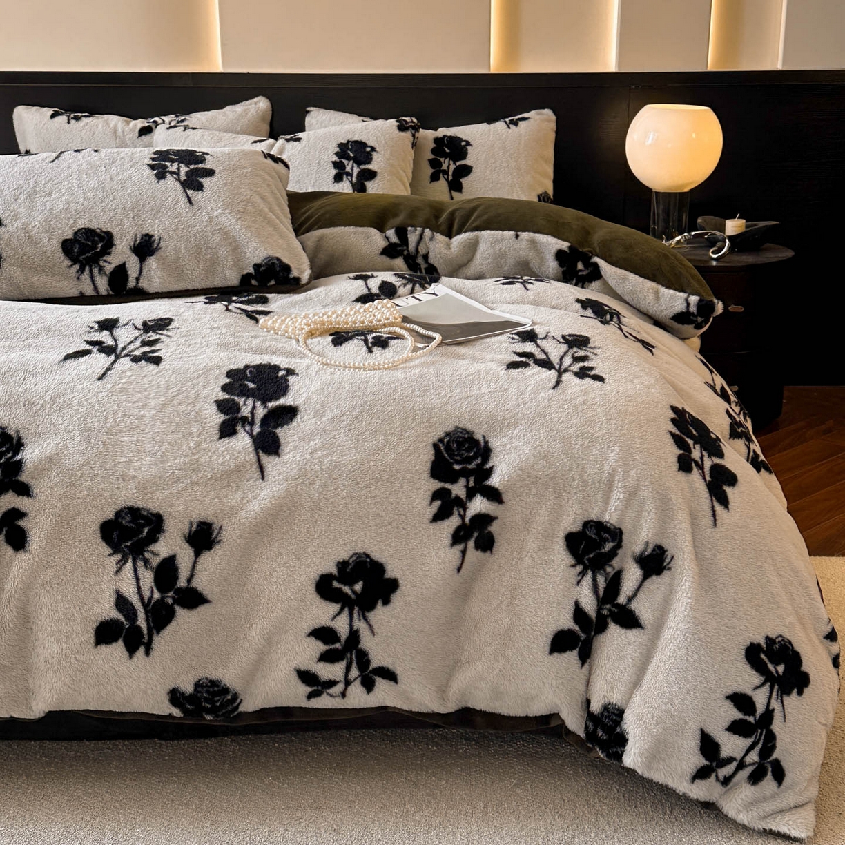 91家纺网 家纺一手货源 找家纺 金阳光家纺 2025新款A类高克重兔毛绒保暖印花牛奶绒四件套 美拉德系列 美拉德-玫瑰白