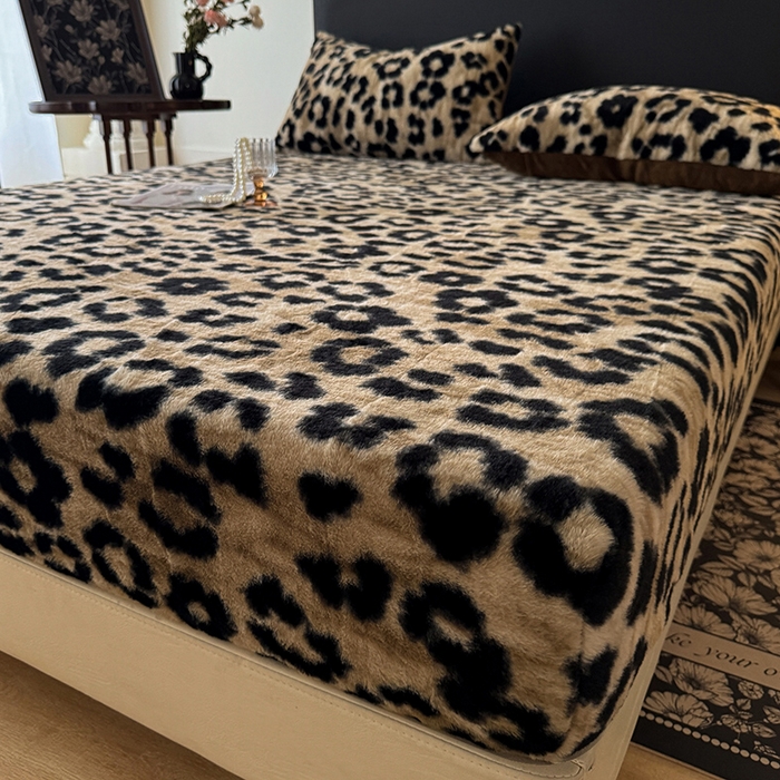 91家纺网 家纺一手货源 找家纺 绒世界 2025秋冬加厚兔绒床笠 兔绒床笠-豹纹咖