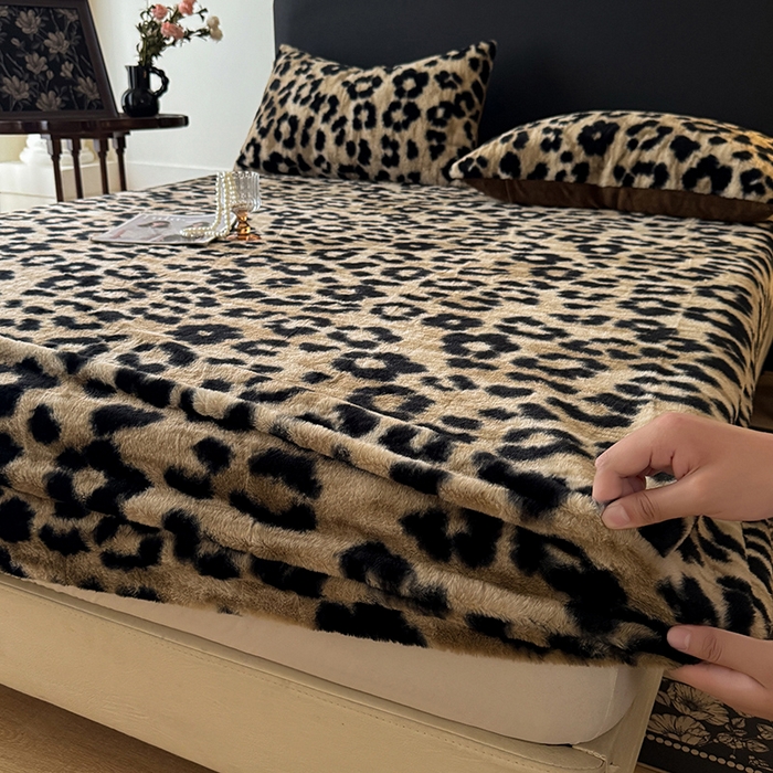 91家纺网 家纺一手货源 找家纺 绒世界 2025秋冬加厚兔绒床笠 兔绒床笠-豹纹咖