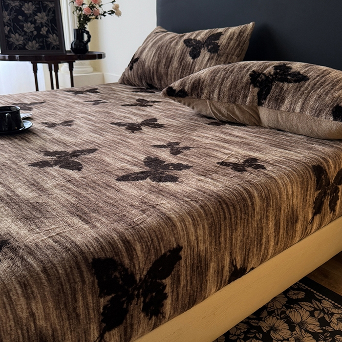 91家纺网 家纺一手货源 找家纺 绒世界 2025秋冬加厚兔绒床笠 兔绒床笠-蝶舞咖