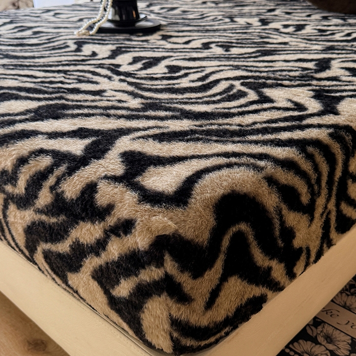 91家纺网 家纺一手货源 找家纺 绒世界 2025秋冬加厚兔绒床笠 兔绒床笠-虎纹