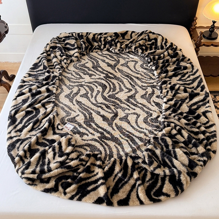 91家纺网 家纺一手货源 找家纺 绒世界 2025秋冬加厚兔绒床笠 兔绒床笠-虎纹