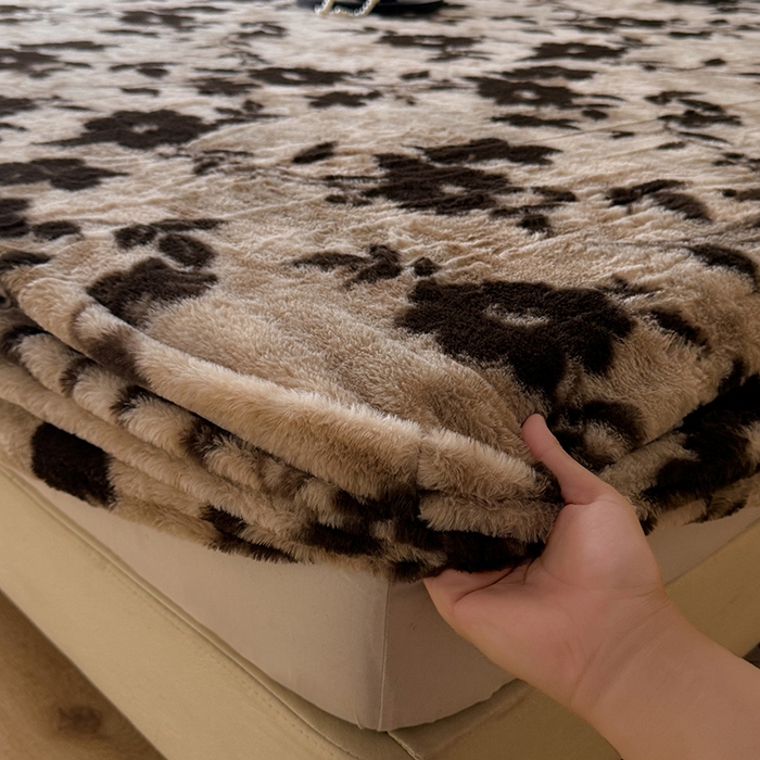 91家纺网 家纺一手货源 找家纺 绒世界 2025秋冬加厚兔绒床笠 兔绒床笠-简爱卡其