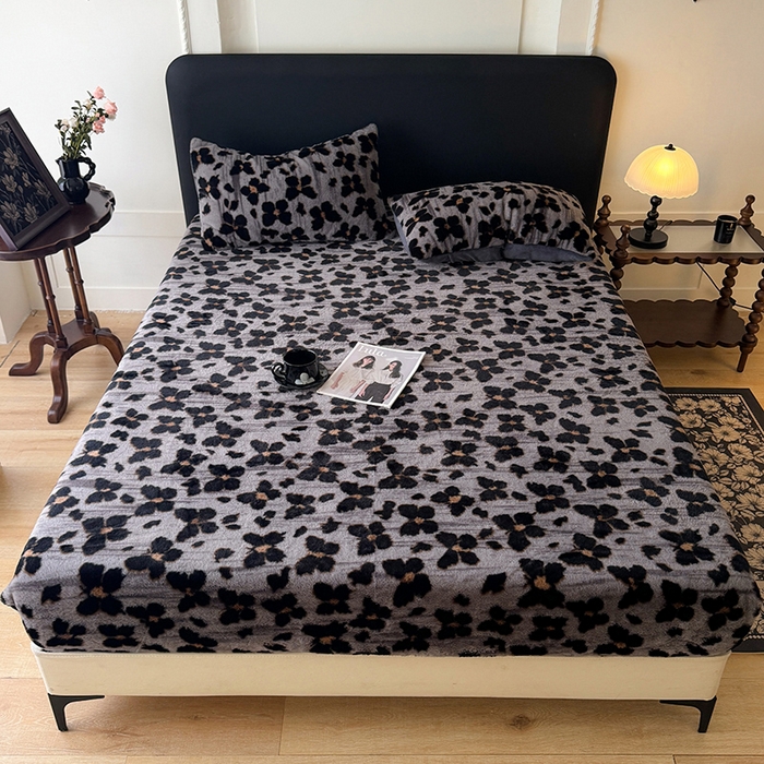 91家纺网 家纺一手货源 找家纺 绒世界 2025秋冬加厚兔绒床笠 兔绒床笠-羽蝶灰