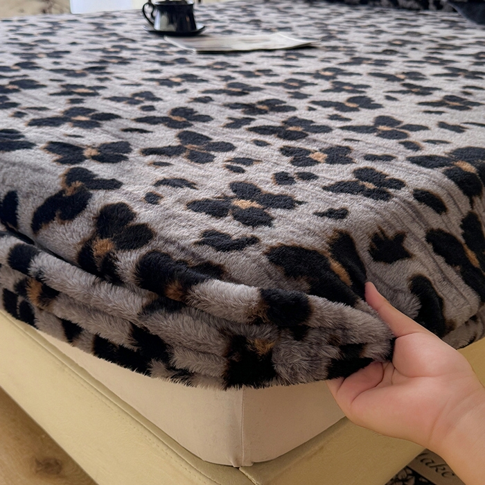 91家纺网 家纺一手货源 找家纺 绒世界 2025秋冬加厚兔绒床笠 兔绒床笠-羽蝶灰