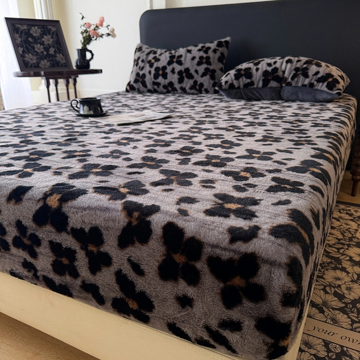 91家纺网 家纺一手货源 找家纺 绒世界 2025秋冬加厚兔绒床笠 兔绒床笠-羽蝶灰