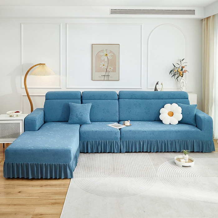 91家纺网 家纺一手货源 找家纺 千彤沙发垫  2025新款防滑防尘优雅百褶裙边全包款沙发笠沙发套罩--三叶草系列 水蓝