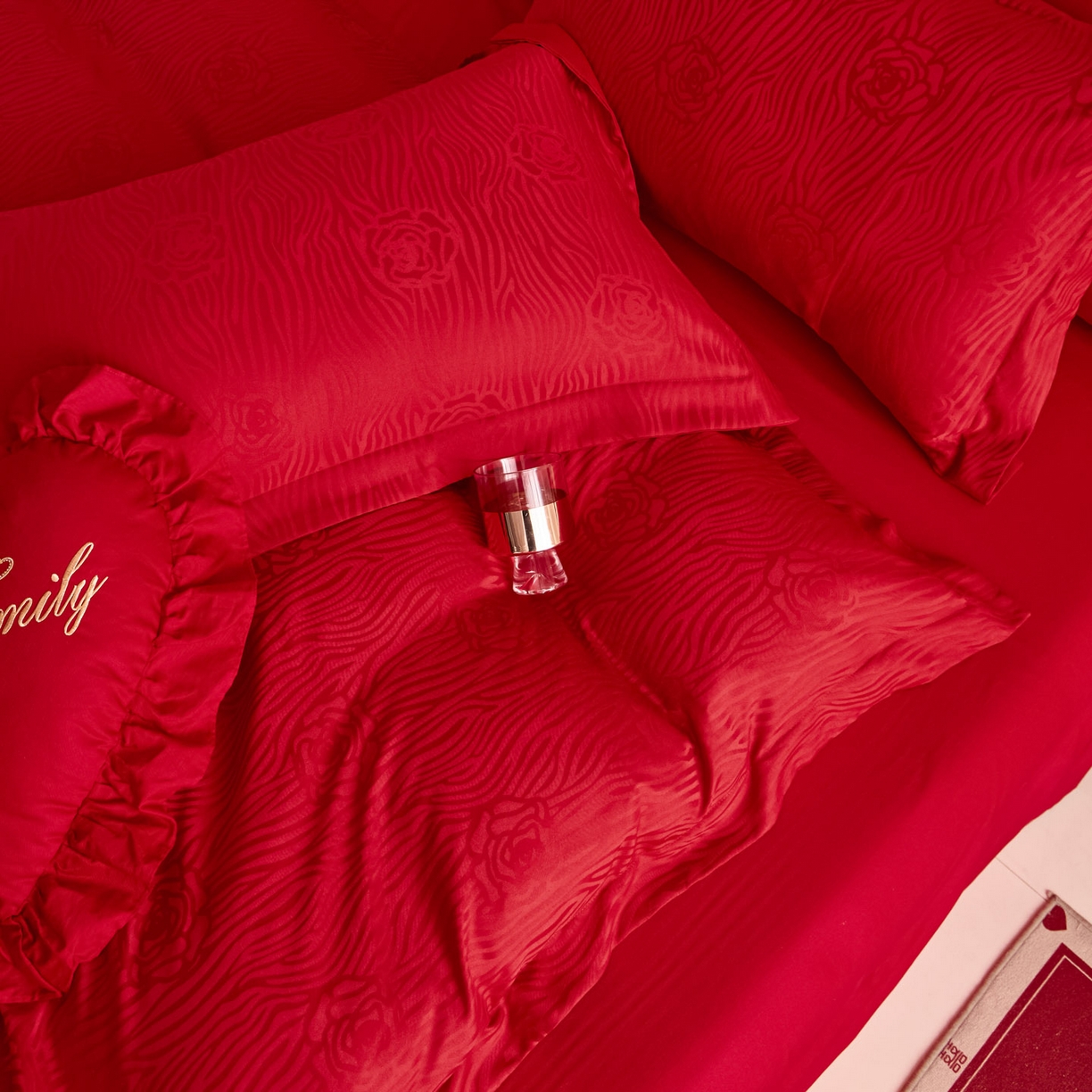 91家纺网 家纺一手货源 找家纺 东方合美（原：皇家传奇） 2025新款婚庆小红书化纤系列二 山茶花-提花