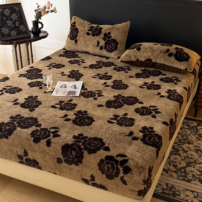 91家纺网 家纺一手货源 找家纺 绒世界 2025秋冬加厚兔绒床笠 兔绒床笠-绽放咖