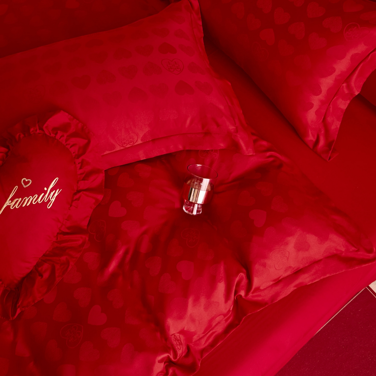 91家纺网 家纺一手货源 找家纺 东方合美（原：皇家传奇） 2025新款婚庆小红书化纤系列二 爱心-喜提花