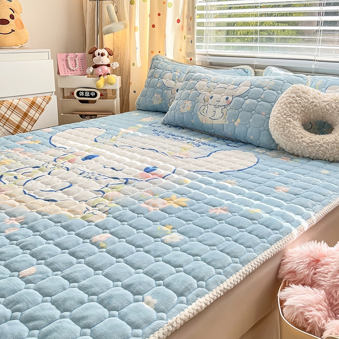 91家纺网 家纺一手货源 找家纺 徕米家居 2025新款牛奶绒加棉床盖品床盖单件单床盖 大版大耳狗