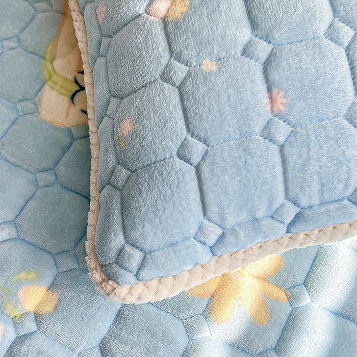 91家纺网 家纺一手货源 找家纺 徕米家居 2025新款牛奶绒加棉床盖品床盖单件单床盖 大版大耳狗