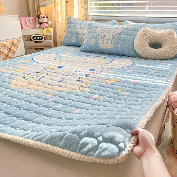 91家纺网 家纺一手货源 找家纺 徕米家居 2025新款牛奶绒加棉床盖品床盖单件单床盖 大版大耳狗