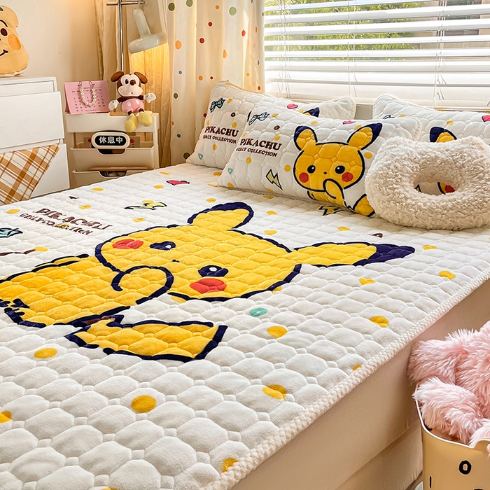 91家纺网 家纺一手货源 找家纺 徕米家居 2025新款牛奶绒加棉床盖品床盖单件单床盖 Q版皮卡丘