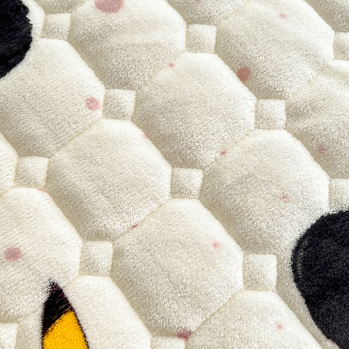 91家纺网 家纺一手货源 找家纺 徕米家居 2025新款牛奶绒加棉床盖品床盖单件单床盖 波点皮卡丘