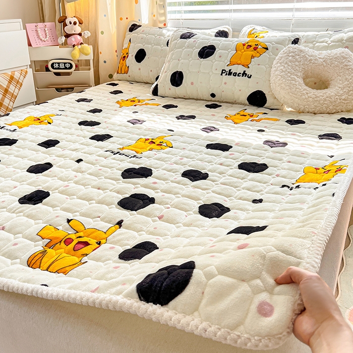 91家纺网 家纺一手货源 找家纺 徕米家居 2025新款牛奶绒加棉床盖品床盖单件单床盖 波点皮卡丘