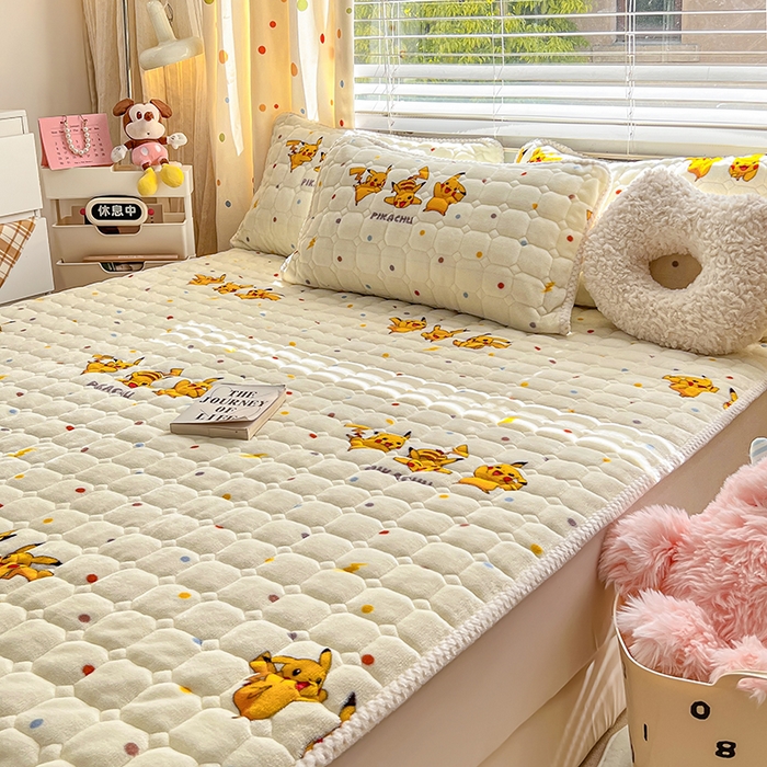 91家纺网 家纺一手货源 找家纺 徕米家居 2025新款牛奶绒加棉床盖品床盖单件单床盖 皮卡丘伙伴