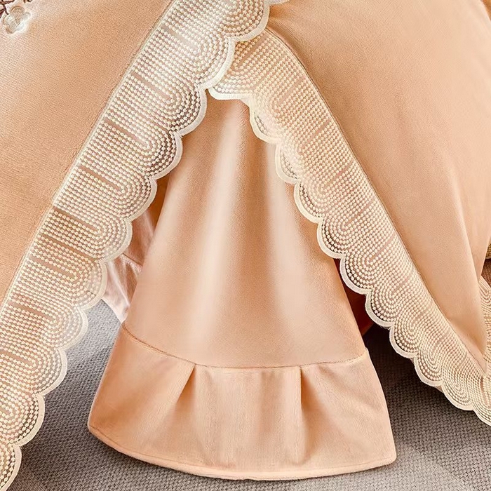 91家纺网 家纺一手货源 找家纺 2025新款公主风雷斯花边刺绣牛奶绒四件套 少女风-卡其玉