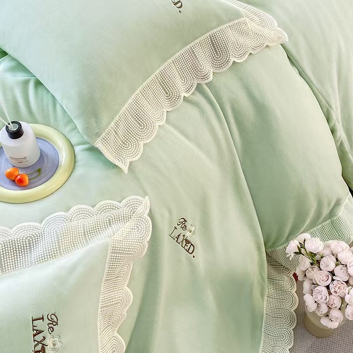 91家纺网 家纺一手货源 找家纺 2025新款公主风雷斯花边刺绣牛奶绒四件套 少女风-青柠绿