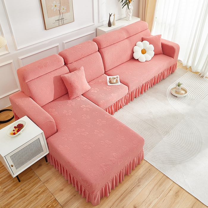 91家纺网 家纺一手货源 找家纺 千彤沙发垫  2025新款防滑防尘优雅百褶裙边全包款沙发笠沙发套罩--三叶草系列 豆沙