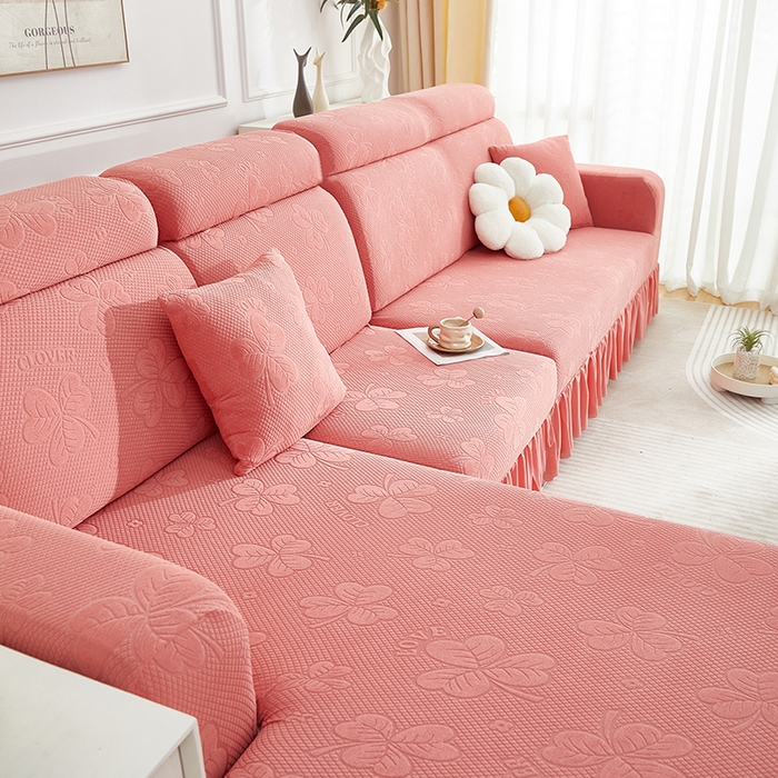 91家纺网 家纺一手货源 找家纺 千彤沙发垫  2025新款防滑防尘优雅百褶裙边全包款沙发笠沙发套罩--三叶草系列 豆沙