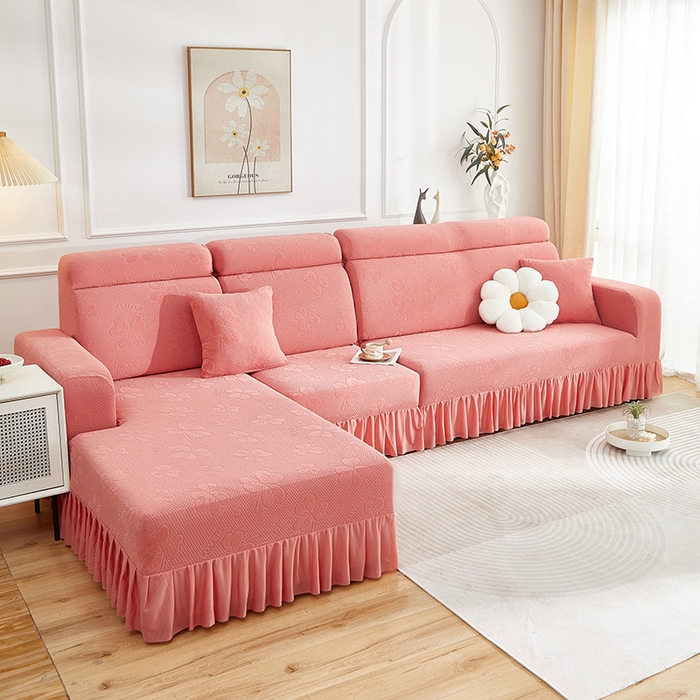 91家纺网 家纺一手货源 找家纺 千彤沙发垫  2025新款防滑防尘优雅百褶裙边全包款沙发笠沙发套罩--三叶草系列 豆沙