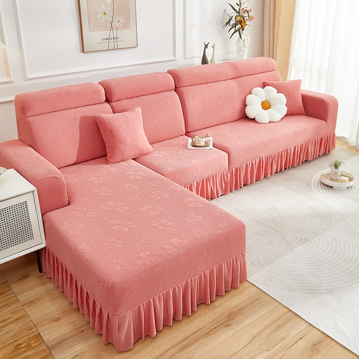 91家纺网 家纺一手货源 找家纺 千彤沙发垫  2025新款防滑防尘优雅百褶裙边全包款沙发笠沙发套罩--三叶草系列 豆沙